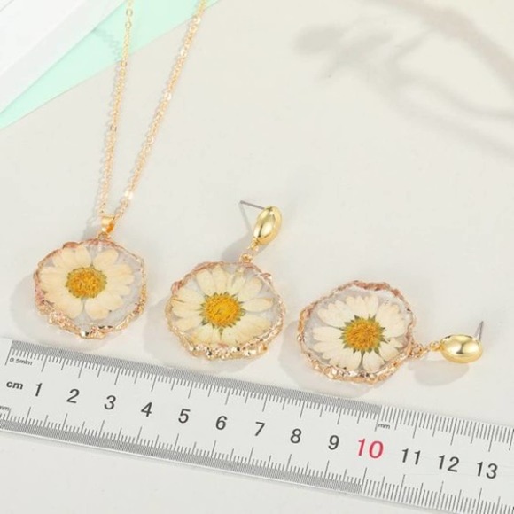 Pressed Flower Pendant Matching & Earring Set - Picture 3 of 8